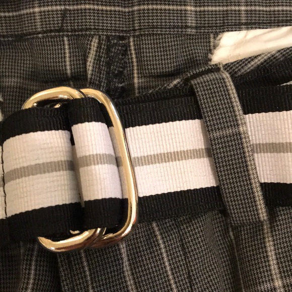 Express Shorts - Picture 4 of 5